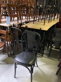 Lot 42 stoelen hout met beklede zit