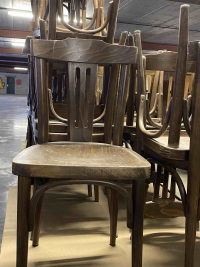 Lot 52 houten stoelen