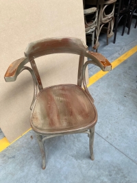 15 houten stoelen